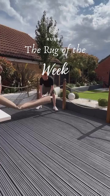 While the days when we can enjoy our gardens are almost here again, we'd like to do a throwback 🤎 Clare m ⭐⭐⭐⭐⭐ ''My rug is exactly as in the image. No issues with delivery and 