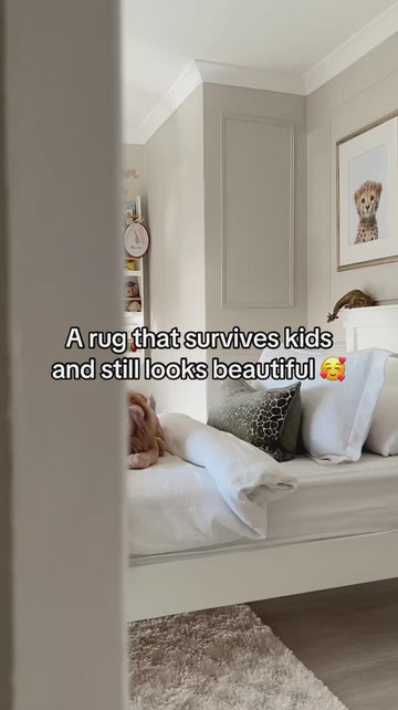 A rug that survives kids and still looks beautiful ✨🎀 Real homes are not always perfectly tidy. Toys move around, snacks get dropped, and life just happens. That’s exactly why I lo