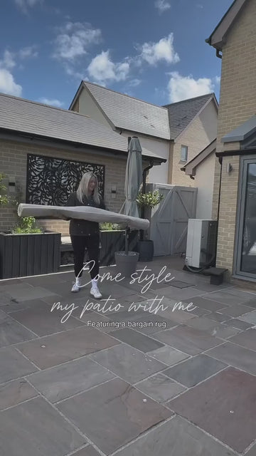 Style my patio with me 🥰 If you have been searching for the perfect rug for ages for our patio space. We are coming to the rescue. We don't mean to brag, but we have such a good se
