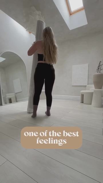 That first unroll… 🫠 Like unboxing a little piece of happiness for your floor. The creases don’t even matter because you’re already imagining 47 different Instagram angles. New rug