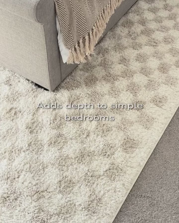 Bedrooms can look beautiful, but still feel like something is missing. Sometimes it’s not the bed, the lighting or the furniture. It’s what’s happening on the floor. A rug is often