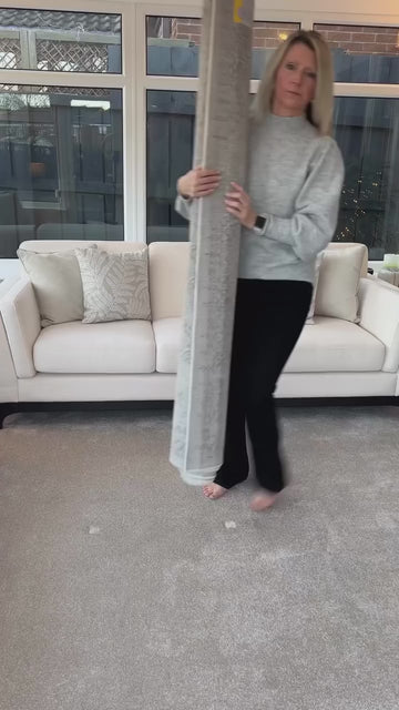 That best feeling when your new rug arrives, and already gives your room a fresh look as soon as you unroll it 😍 📸 @jillyshumblehome