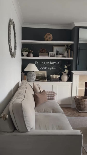 Earthy colours are one of the most effective ways to create harmony in a room. Their warm, muted tones help anchor the space, soften strong contrasts and make larger areas feel mor