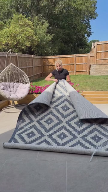 Our garden is becoming one of our favourite places to spend time as a family🌿🤍 This rug was the finishing touch we didn’t know we needed! We chose the Ecology Outdoor Rug in Blue f