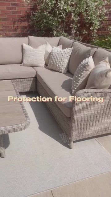 Our outdoor rugs offer several benefits that make them a popular choice for enhancing outdoor spaces. Here are some of the key advantages 👇🏻 Comfort: Outdoor rugs provide a comfort