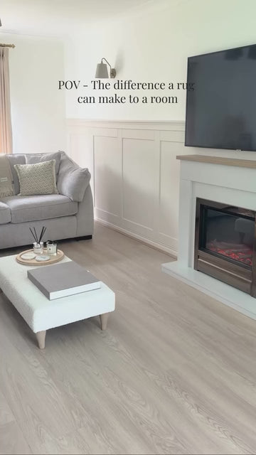 The easiest way to finish a room? Add a rug 🤍 Same sofa, same walls, same fireplace. One rug and the whole space feels intentional. It grounds the furniture, softens the flooring, 