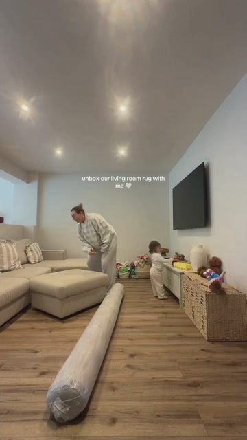 Nothing beats unboxing your new rug with family 🤎🥹 #homedecorideas #livingroomdecor #interiordesigneruk #TikTokMadeMeBuyIt