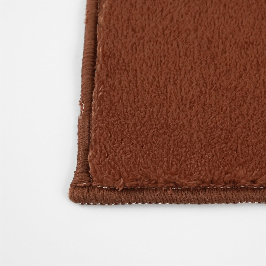 Washmellow terra washable rug, close-up of the corner and bound edge | The Rugs