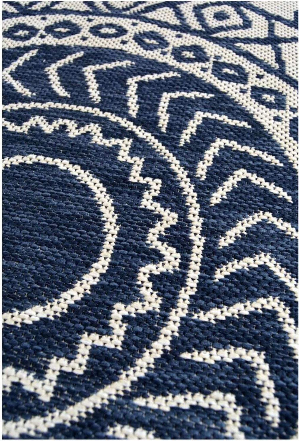 County Circle Indoor/Outdoor Rug | Versatile Home Decor