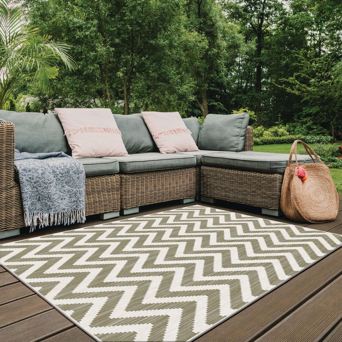 Overlapping Outdoor Rugs The Rugs Duo Weave Outdoor Beige Rug Chevron Quality Comfort