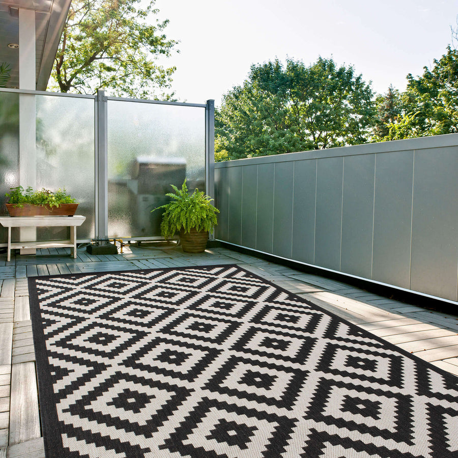 The Rugs Outdoor Rug - Garden / Patio Rugs - Diamond Design in Black