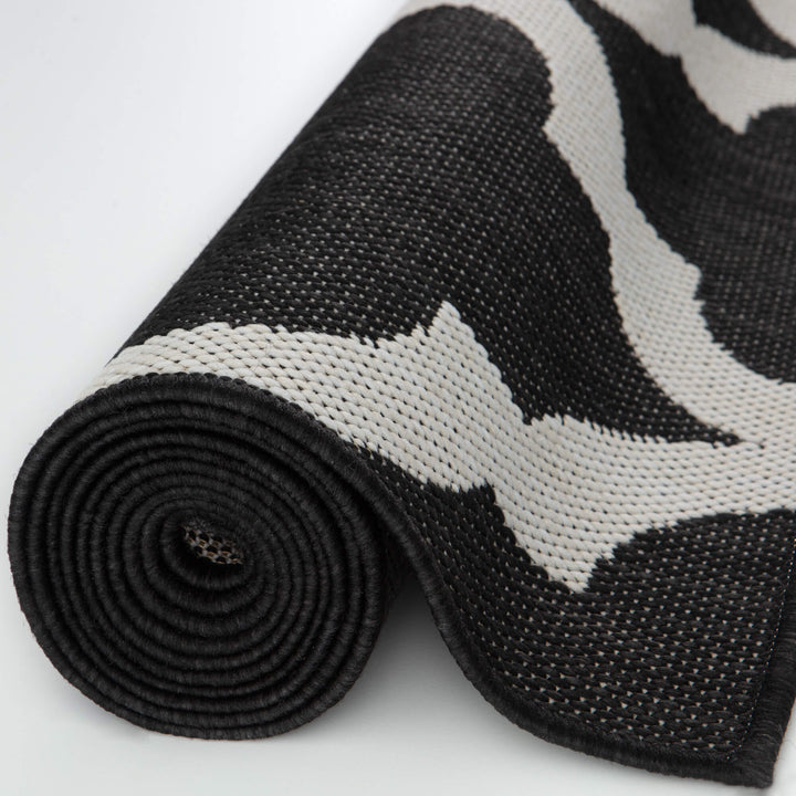 rolled-trellis-design-outdoor-rug
