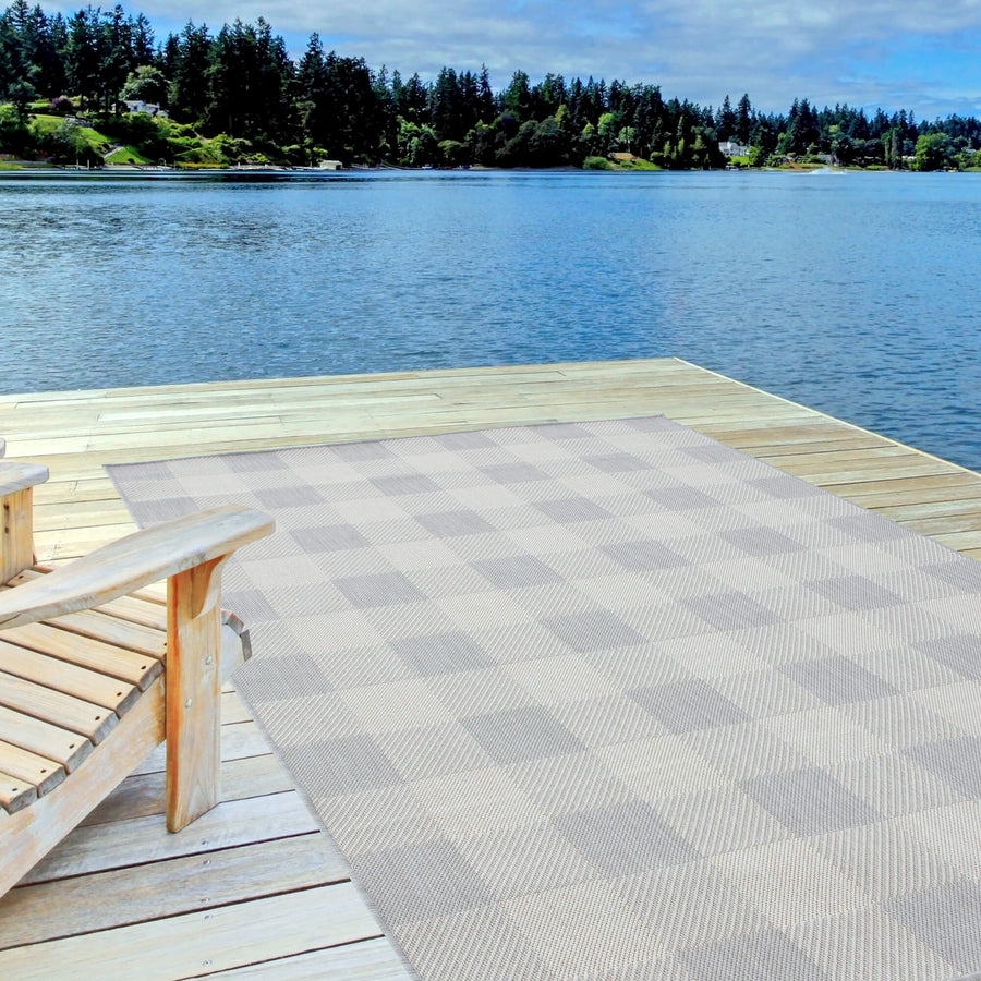 outdoor-rug-grey-checkered-design-lakeside